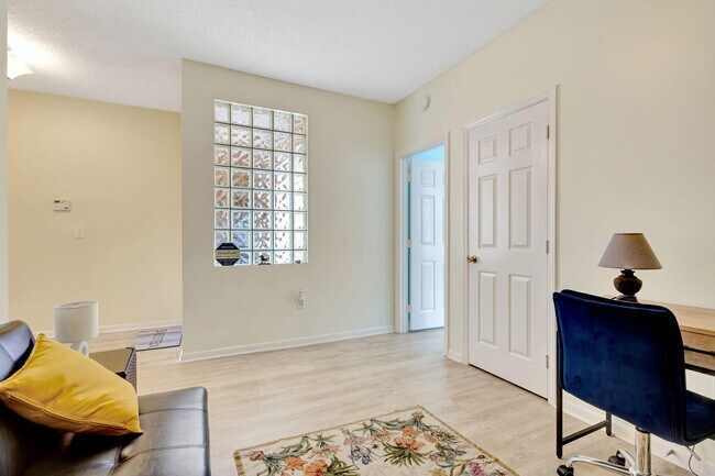 Building Photo - 2060 Greenview Shores Blvd