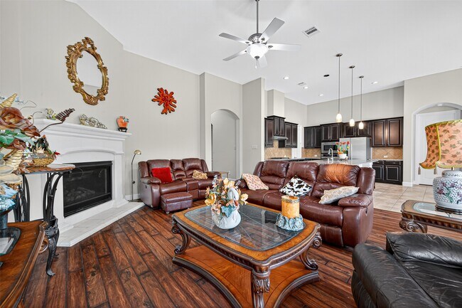 Building Photo - 15802 Pine Cone Ln