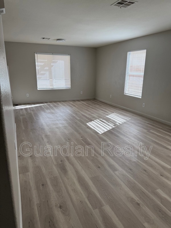 Building Photo - 10467 Lilac Tree Ave