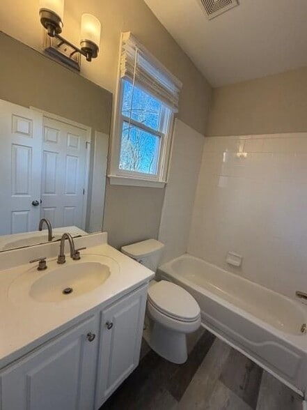 Building Photo - 5034 Hickory Hills Dr