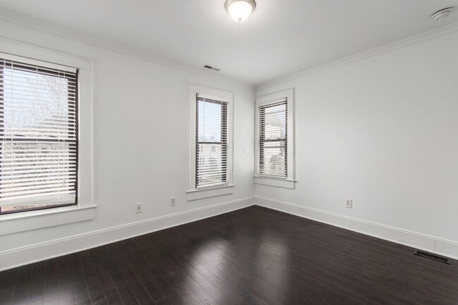 Building Photo - 106 E Gates St