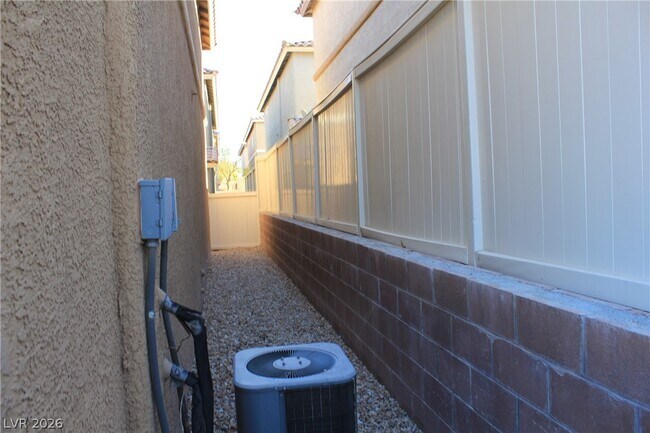 Building Photo - 1133 Claire Rose Ave