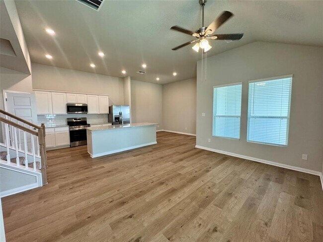 Building Photo - 761 Staglin St