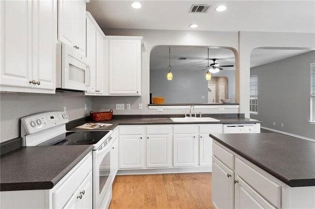 Building Photo - 534 Apricot Dr