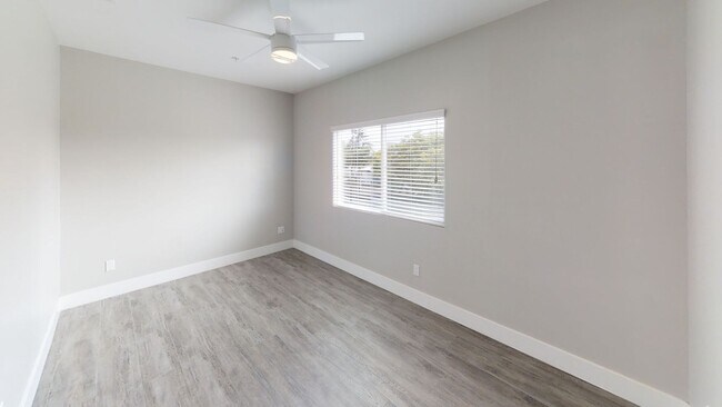 Building Photo - 7BD/5BA, LOTS of Parking!! (Lease out, pen...