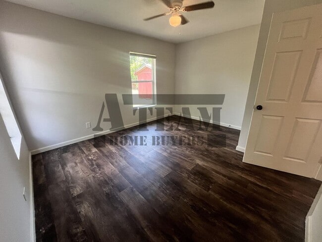 Building Photo - 3 Bed 1 Bath home for rent!