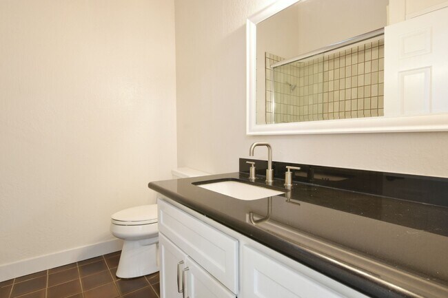 Building Photo - 5318 Fairway Dr