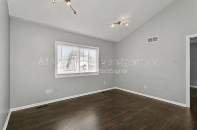 Building Photo - 1229 W Hayward Ave