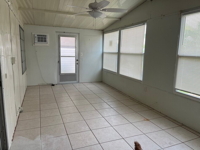 Building Photo - 258 Daisy Ave