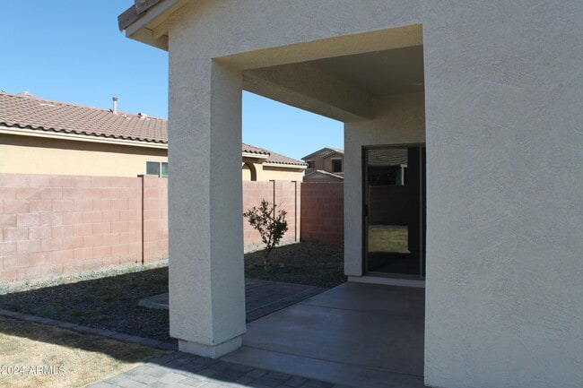 Building Photo - 739 W Dana Dr