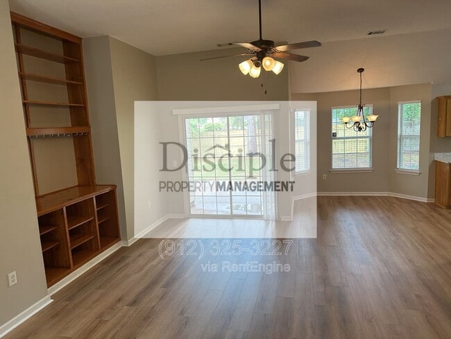 Building Photo - 355 Shady Oak Cir