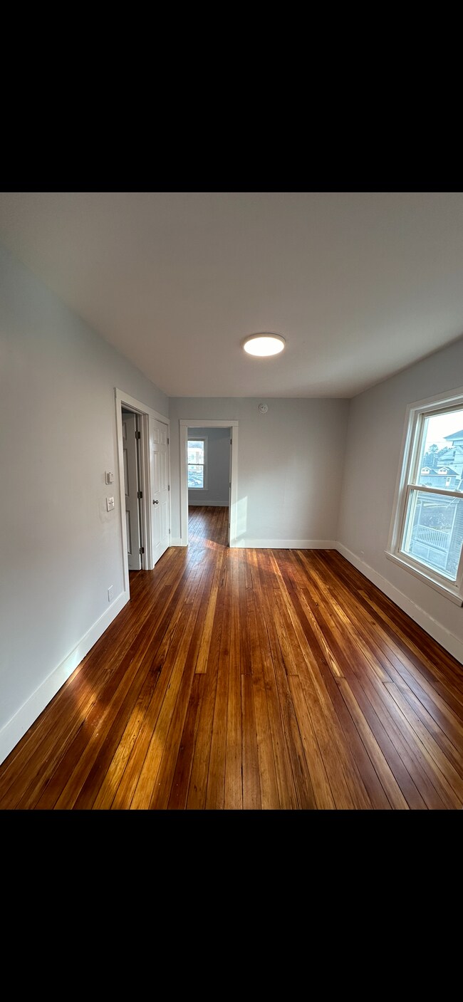 Building Photo - 19 Glen Ave