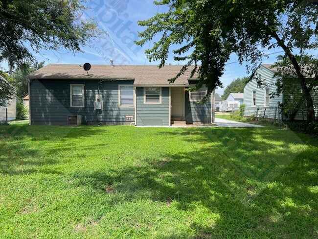 Building Photo - 806 Bell Dr