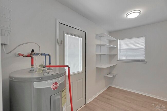 Building Photo - 10601 Silver Creek Dr