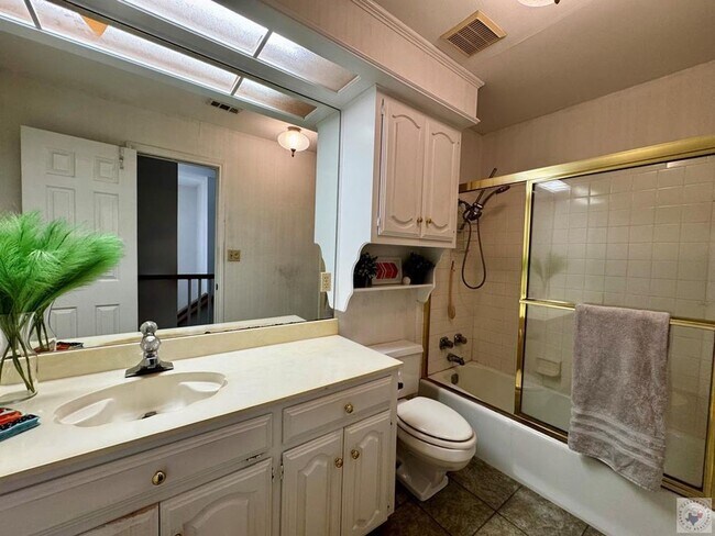 Building Photo - 4/2.5 PG Townhouse Available