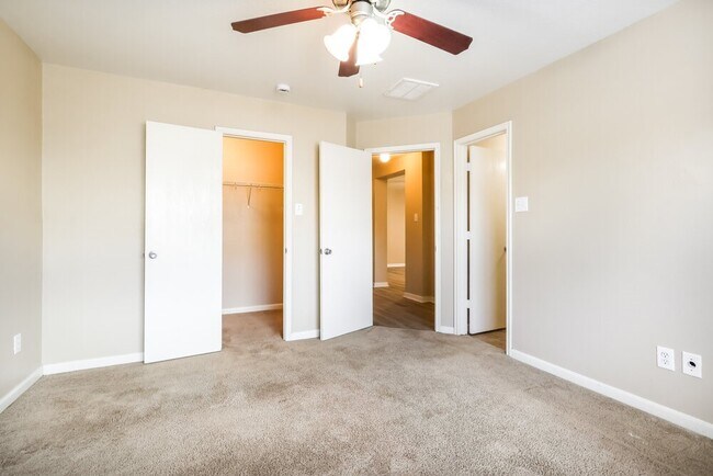 Building Photo - 11422 Seven Sisters Dr