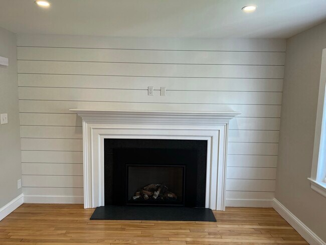 Ship Lap- Gas Fireplace - 41 Village Rd