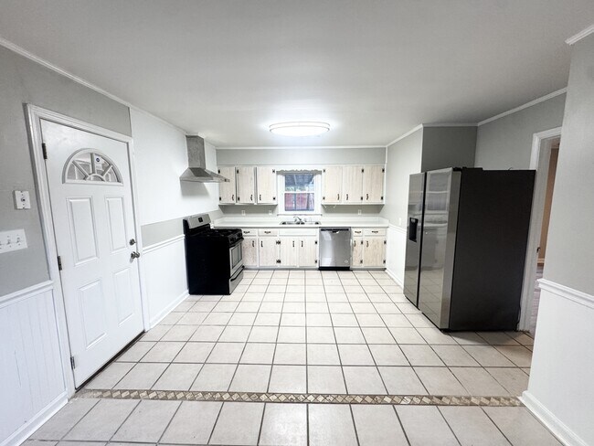 Building Photo - 2561 Allan Way