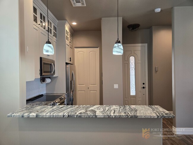 Building Photo - Stunning 2-bed, 2-bath Casita in North Phoenix