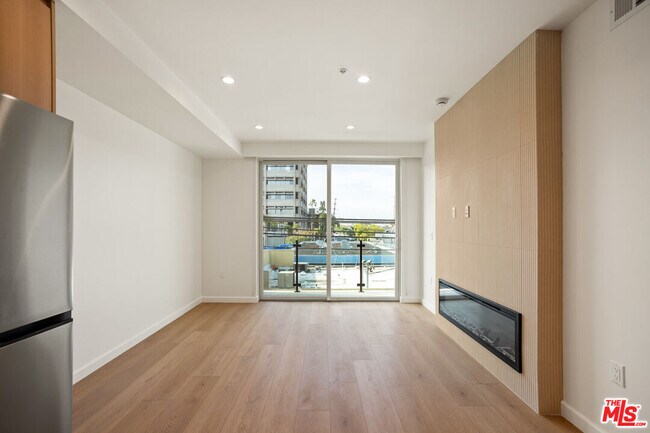 Building Photo - 1414 S Beverly Dr