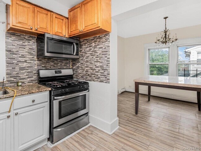 Building Photo - 45 Bayley Ave