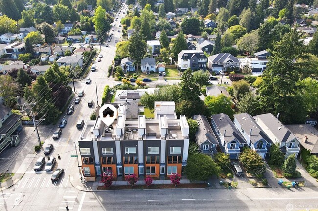 Building Photo - 2Bd/2Ba Seattle Townhouse