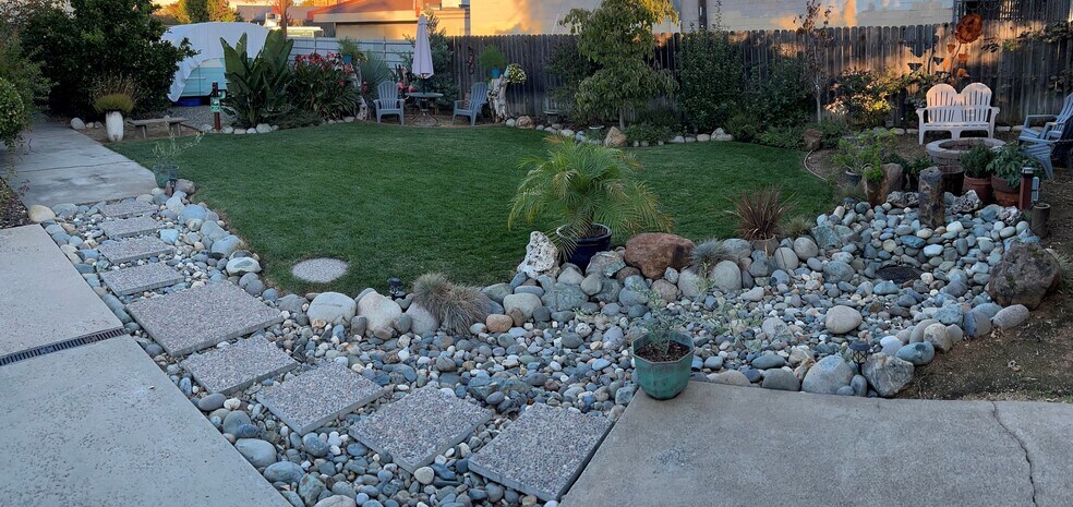 shared yard - 1035 64th St