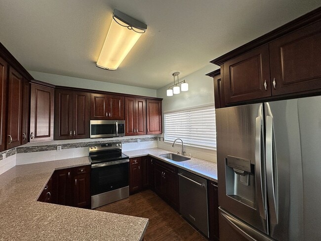 Building Photo - 1082-1082 Hakala St