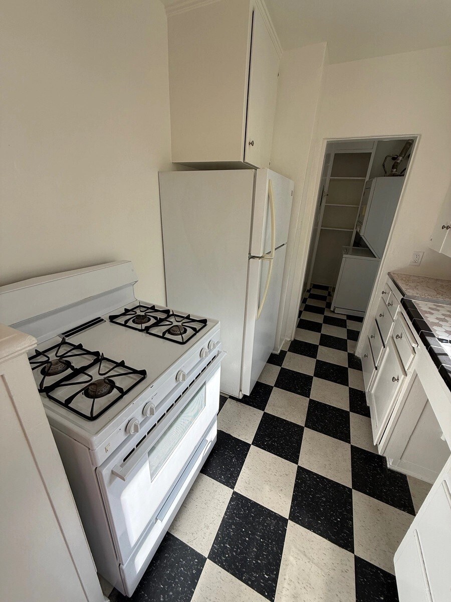 Building Photo - 826 Maltman Ave