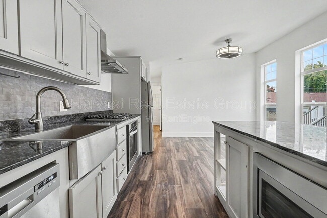 Building Photo - 33158 7th St