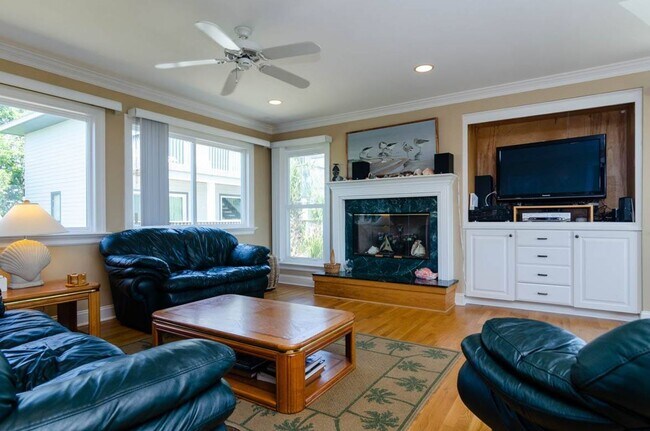 Building Photo - (W098) 4 Sea Oats Lane, Wrightsville Beach...