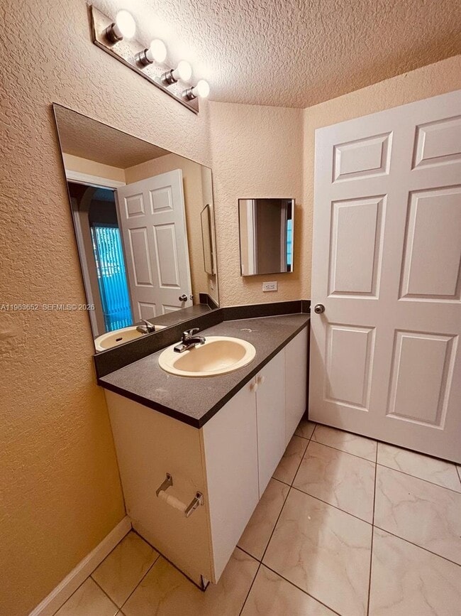 Building Photo - 204 Belmont Ln