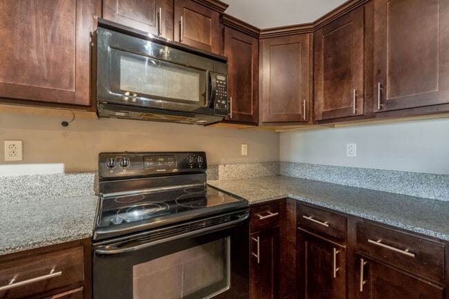 Building Photo - 3 Bedroom 2 Bathroom Lafayette Townhome fo...