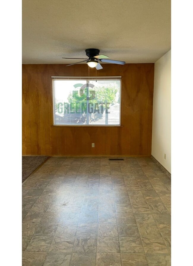 Building Photo - 925 Charleston Ave