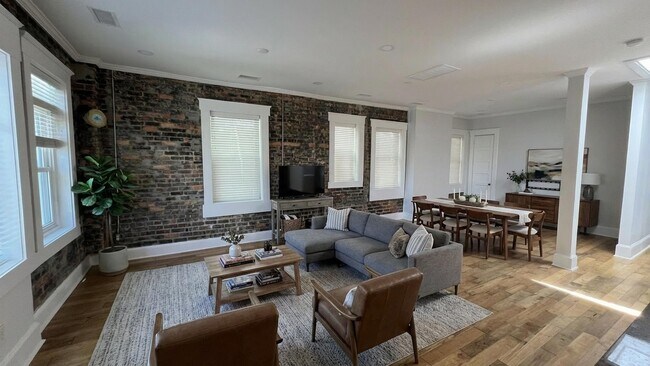 Building Photo - 703 N 4th St