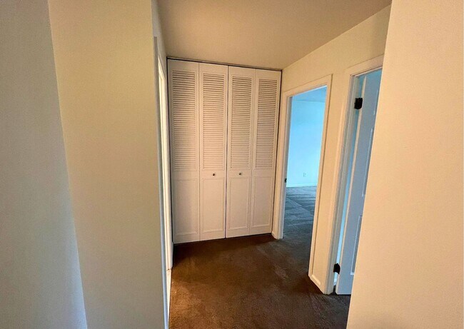 Building Photo - 102 Caernarvon Ct