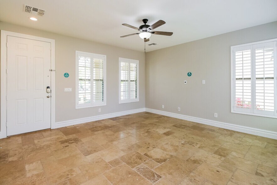 Building Photo - 4415 E Woodside Way