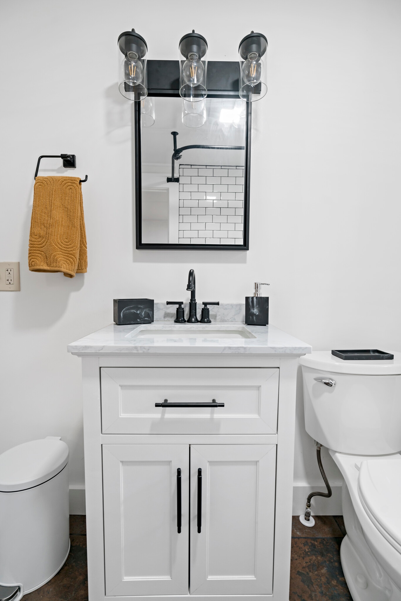 Building Photo - 4413 Albany Post Rd