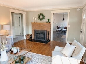 Building Photo - Adorable cottage in the Columbia Neighborhood