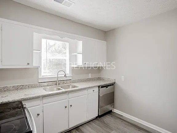 Building Photo - 2425 Avalon Rd