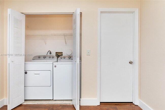 Building Photo - 12760 Vista Isles Dr