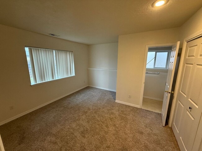 Building Photo - 180-190 NE 10th St