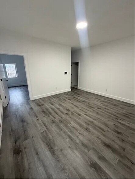 Building Photo - 25 Riverview Pl