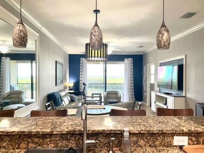 Building Photo - 2026  WINTER RENTAL !! FURNISHED 2/2/ RIVE...