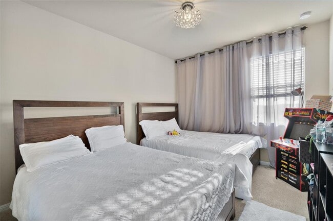 Building Photo - 417 Epiphany Ln