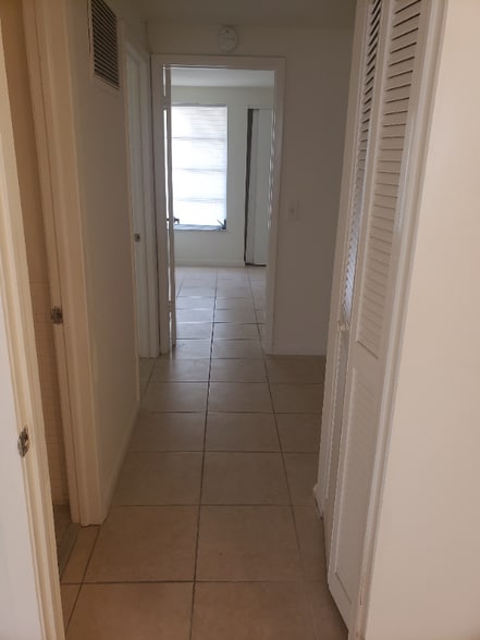 Building Photo - 4915 Catalina Dr