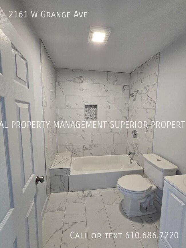 Building Photo - 2161 W Grange Ave