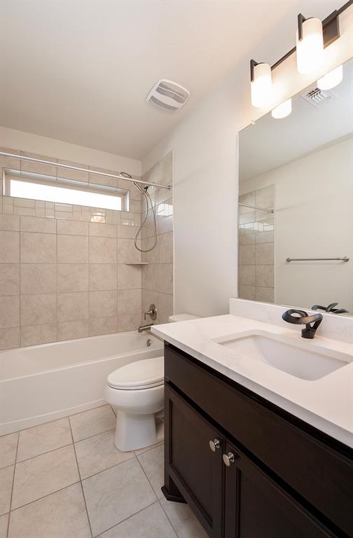 Building Photo - 221 Belford St