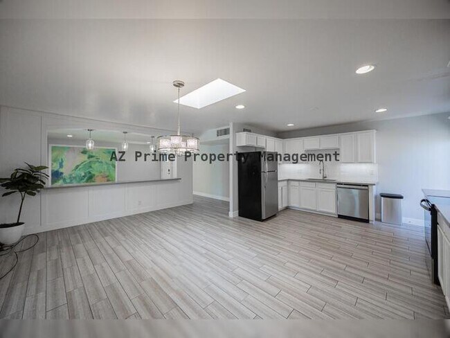Building Photo - 8447 E Lewis Ave
