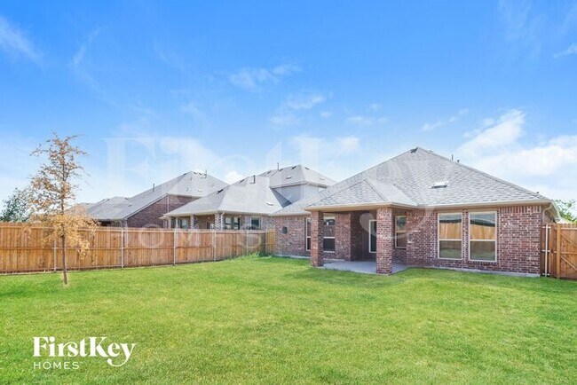 Building Photo - 4313 Lakeview Dr